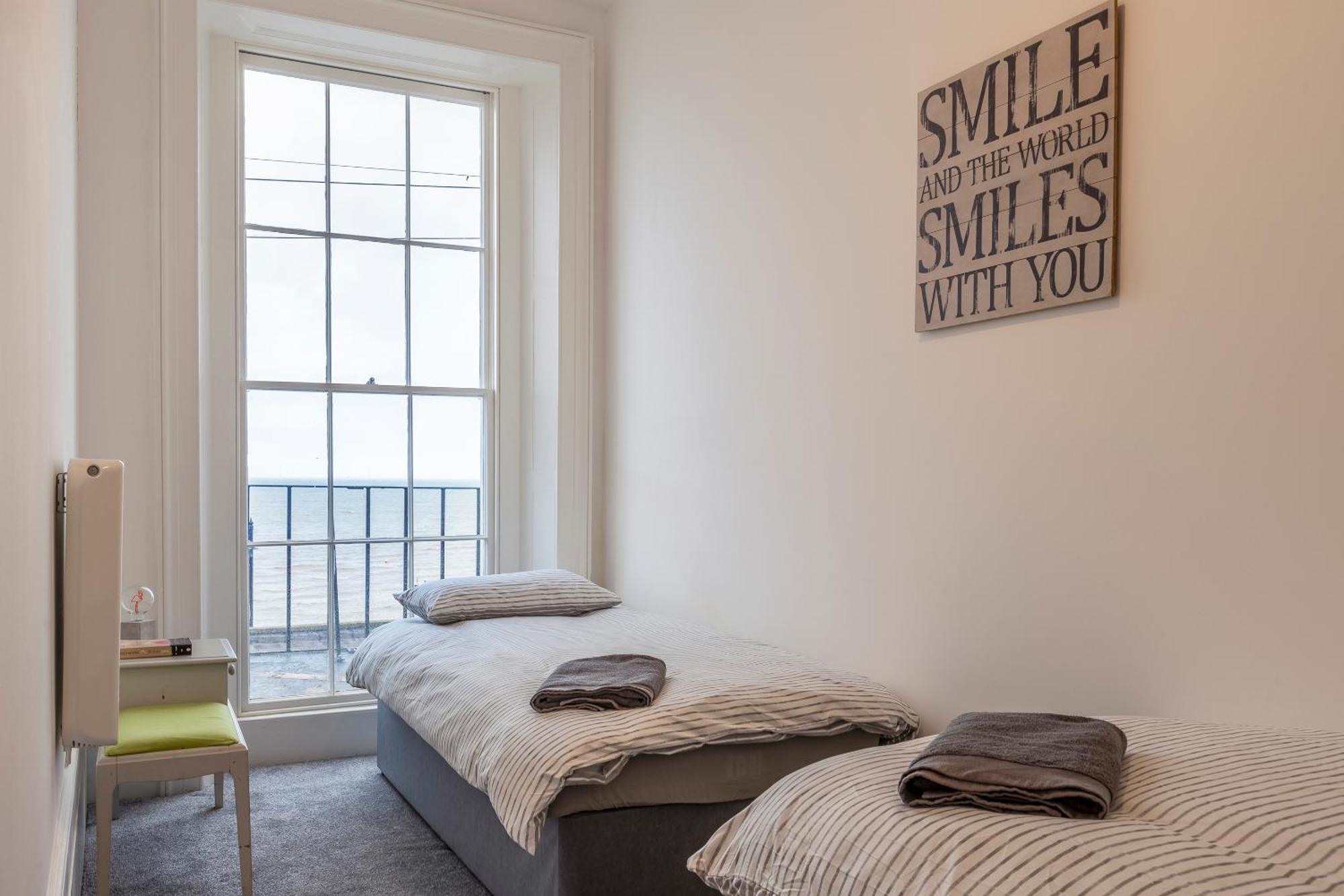 Seaside Serenity: Stylish Sea View Apartments In Herne Bay Ngoại thất bức ảnh