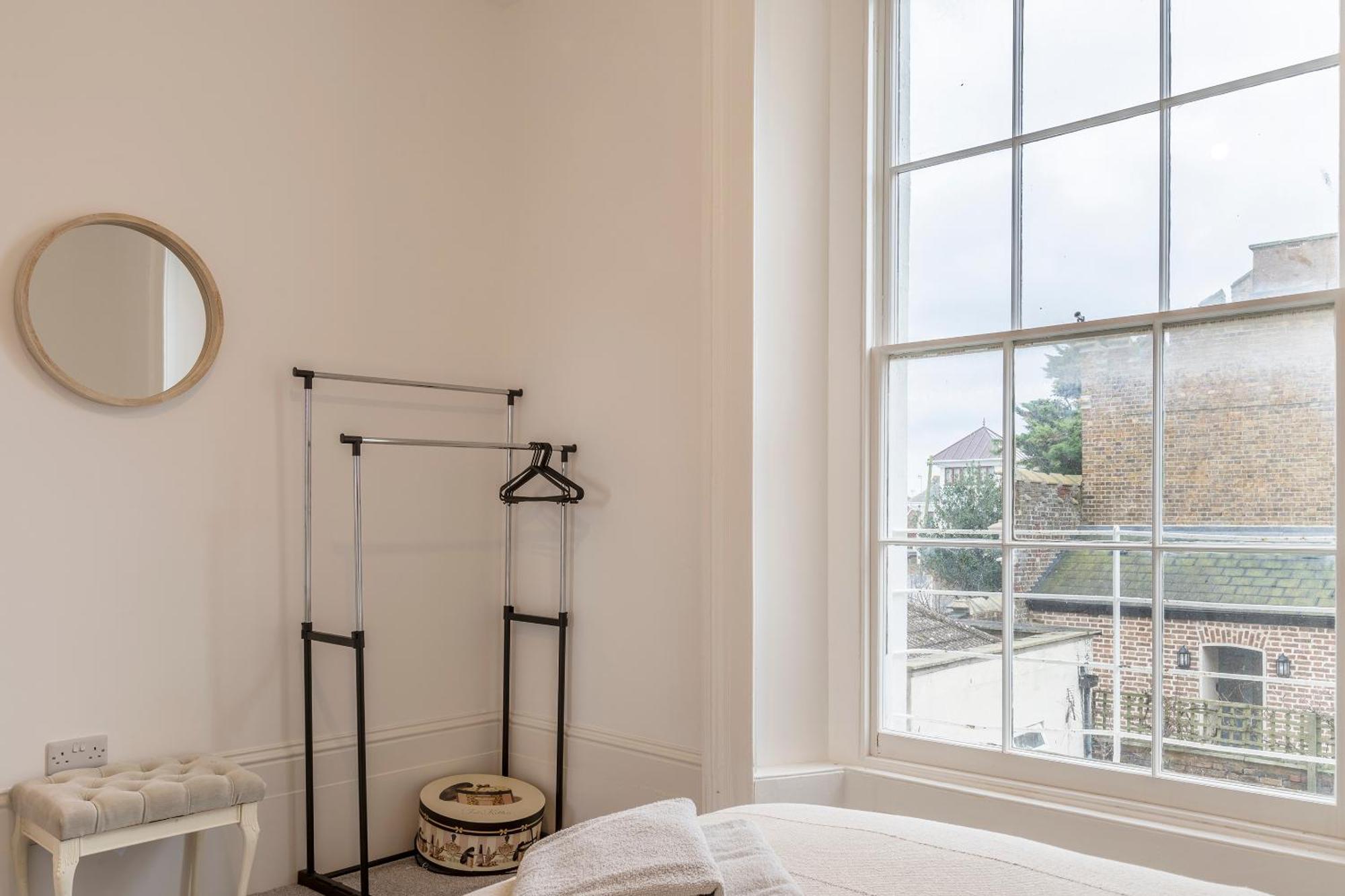 Seaside Serenity: Stylish Sea View Apartments In Herne Bay Ngoại thất bức ảnh