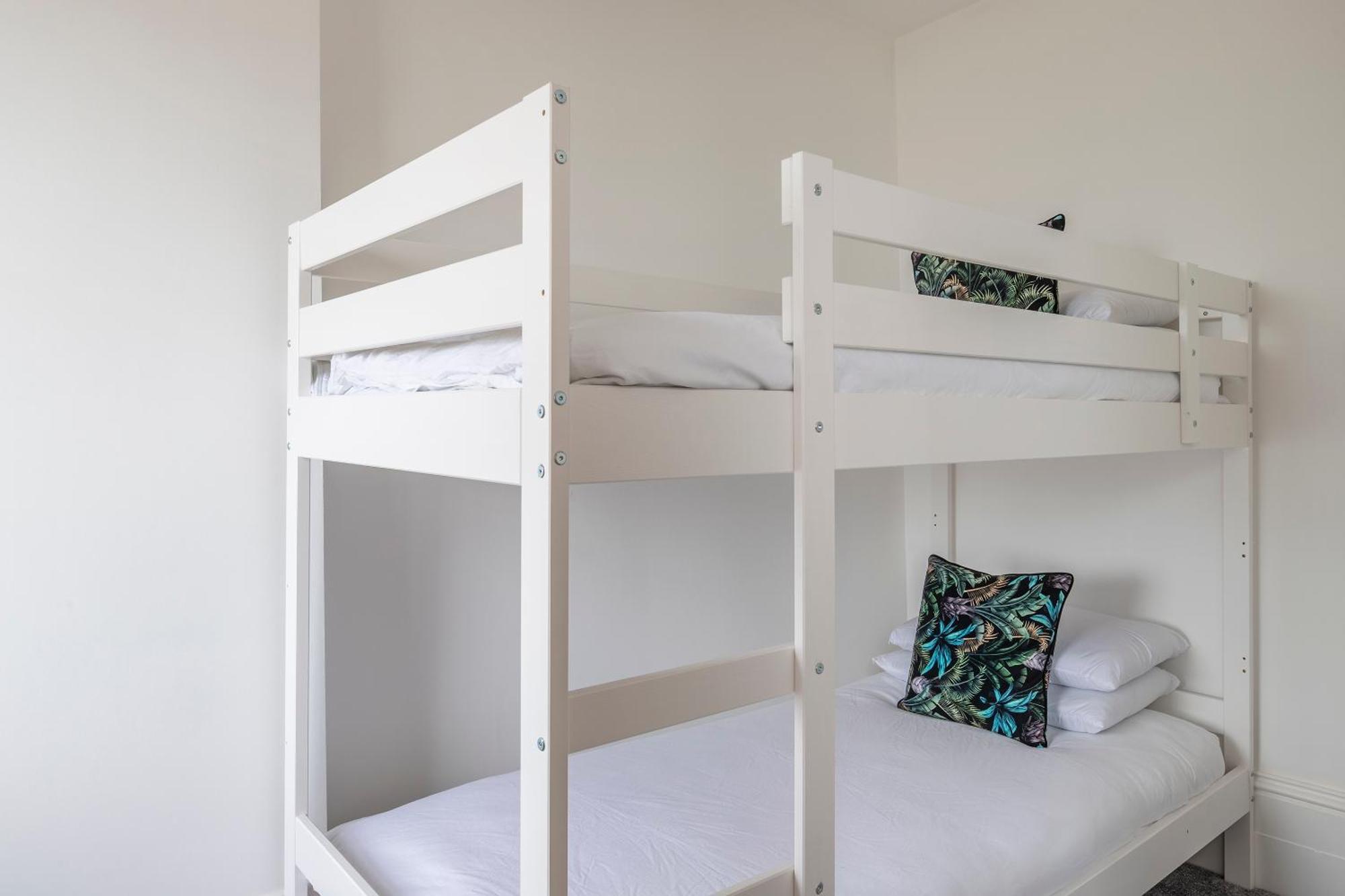 Seaside Serenity: Stylish Sea View Apartments In Herne Bay Ngoại thất bức ảnh
